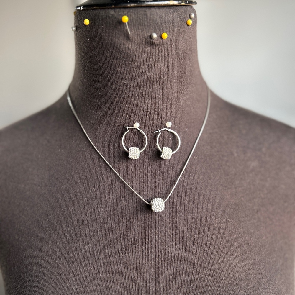 Sparkly necklace and earrings set